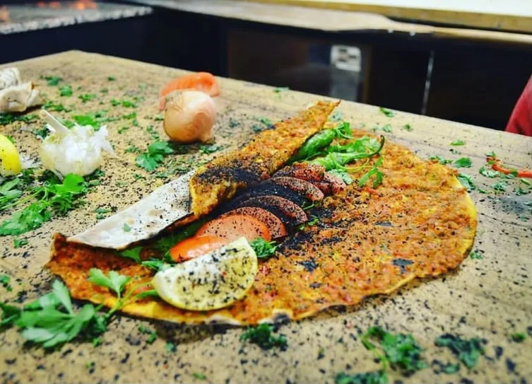 Kaşarlı Lahmacun